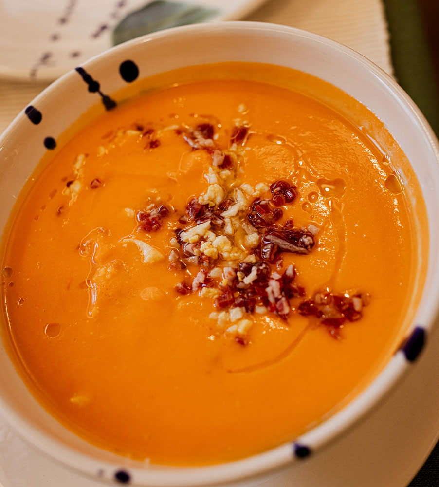 comida casera salmorejo de casares en villa 42